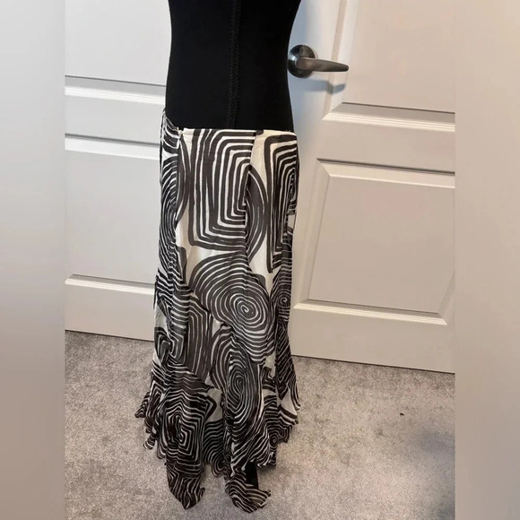 Vintage | Dana Buchman | 100% Silk Flowy Skirt W/ Asymmetrical Hem |  Size 10 - Picture 3 of 7